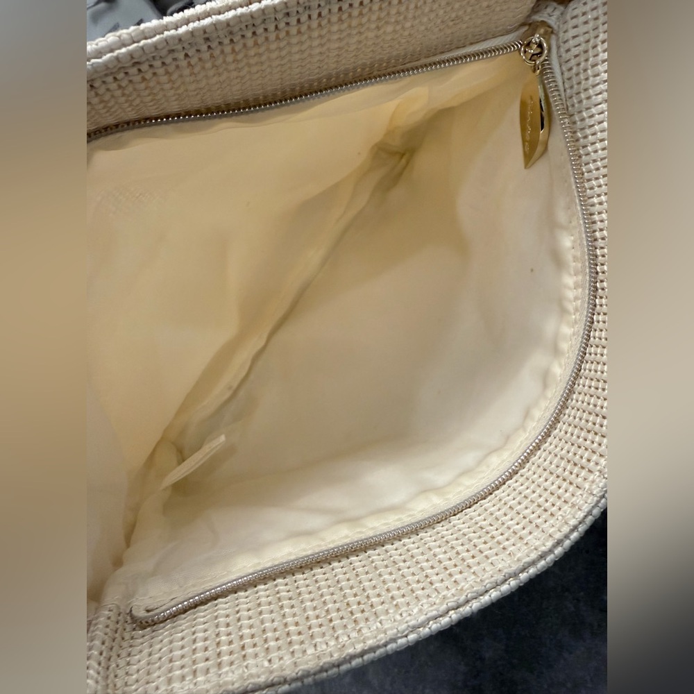Cream with Gold Thread Pouch - Picture 7 of 7